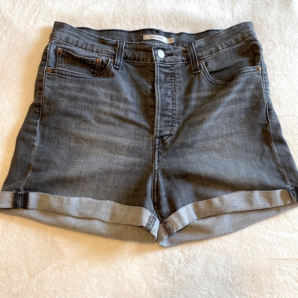 Levi’s black jean shorts button fly, size 32